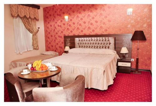 عکسهای اتاقهای سه تخته هتل پارسیا